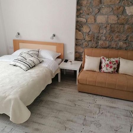 Vila Mira Trebinje Exterior foto
